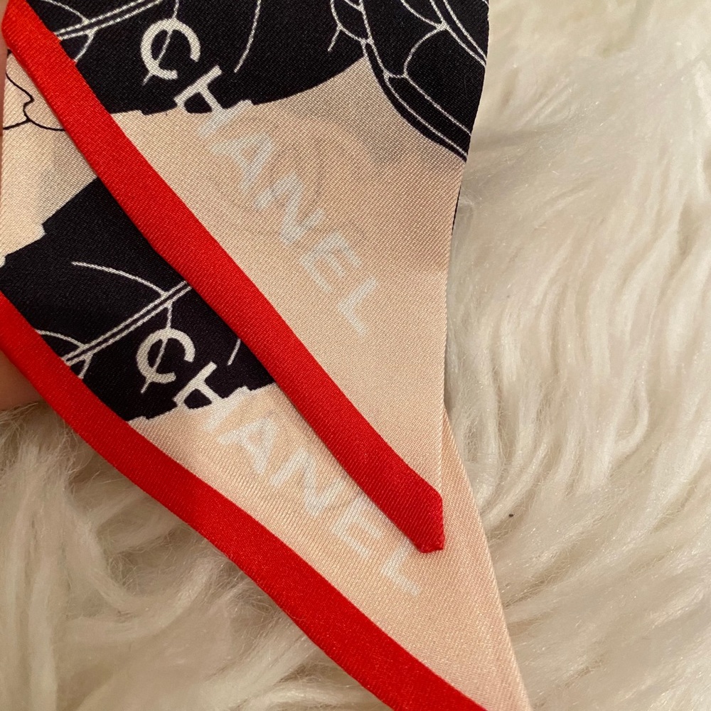 Chanel Bandeau Floral CC Red Trim Beige Black